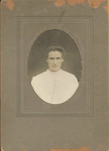 black and white photograph of Dora Shelton Cutshaw as a very young woman